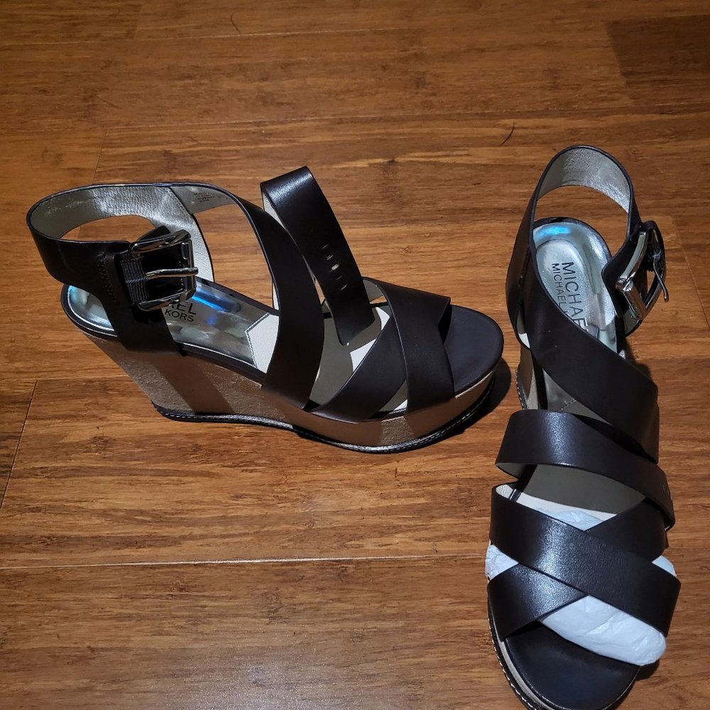 Michael Kors platform sandal, dark chocolate and beige, size 8.5, New.